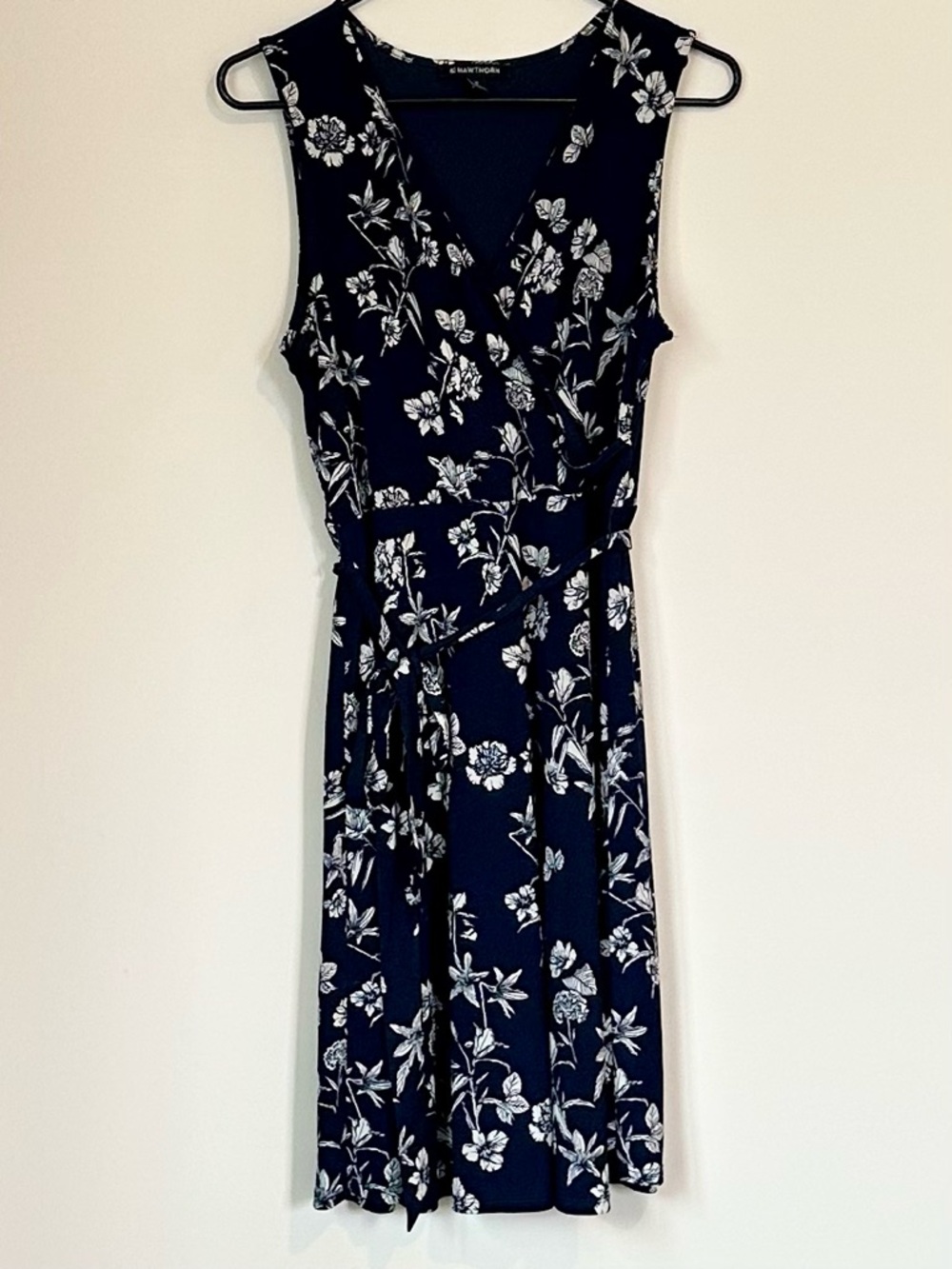 41 Hawthorn Navy and White Floral Faux Wrap Dress - Size: Medium - Picture 2 of 10